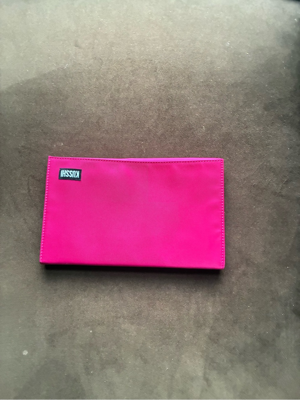 Kusshi Hot Pink  makeup brush Holder